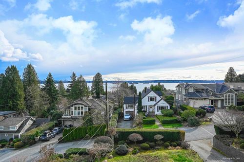2557 Lawson Ave, West Vancouver, BC, V7V2G1 | Card Image
