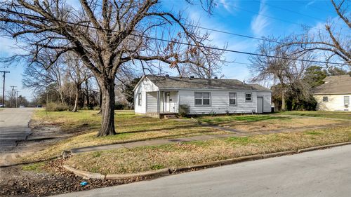 901 Johnson St, Terrell, TX, 75160-2051 | Card Image