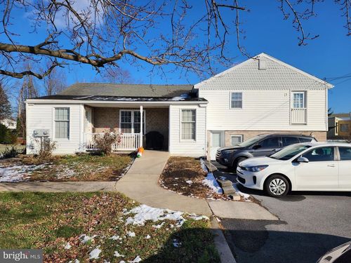 39 Williamson Ave, GREENCASTLE, PA, 17225-1602 | Card Image