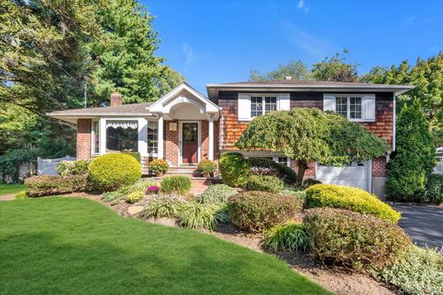 84 Lake Rd, Greenlawn, NY, 11740-1818 | Card Image