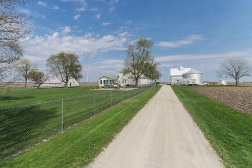 1926 County Road 2800 E, Minonk, IL, 61760-7618 | Card Image