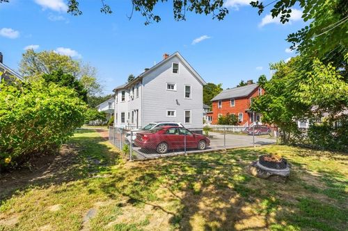 84 Spruce St, Warwick, RI, 02886-7135 | Card Image