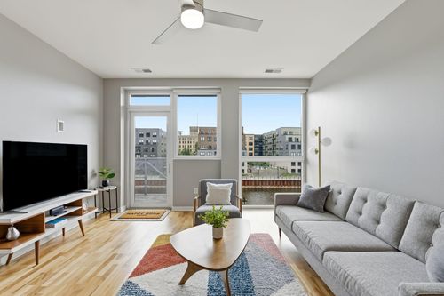 1902 N Commerce St, Milwaukee, WI, 53212-3489 | Card Image