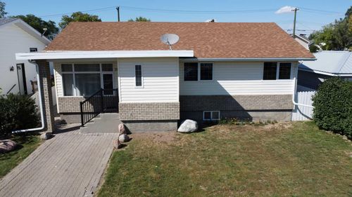 206 4 Ave E, Hanna, AB, T0J1P0 | Card Image