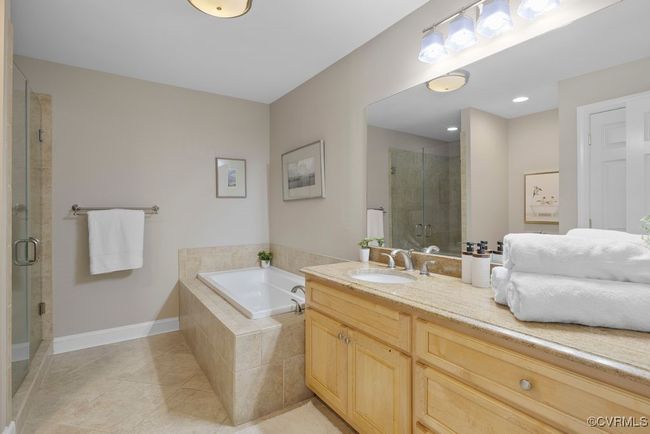 Downstairs primary bath | Image 22