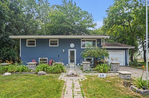 106 Crestwood Dr, Michigan City, IN, 46360-7705 | Card Image