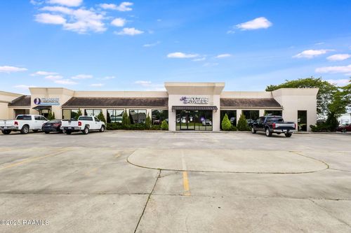 101 Park West Dr, Scott, LA, 70583-8902 | Card Image