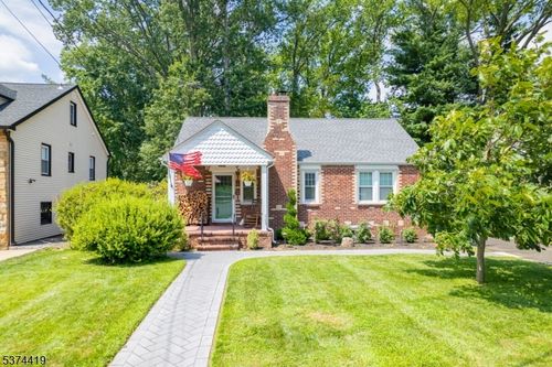 14 Hickory St, Cranford, NJ, 07016-3045 | Card Image