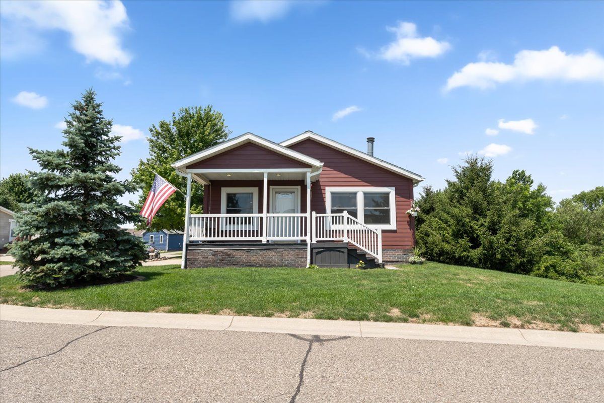 Wood Run Cir, South Lyon, MI 48178