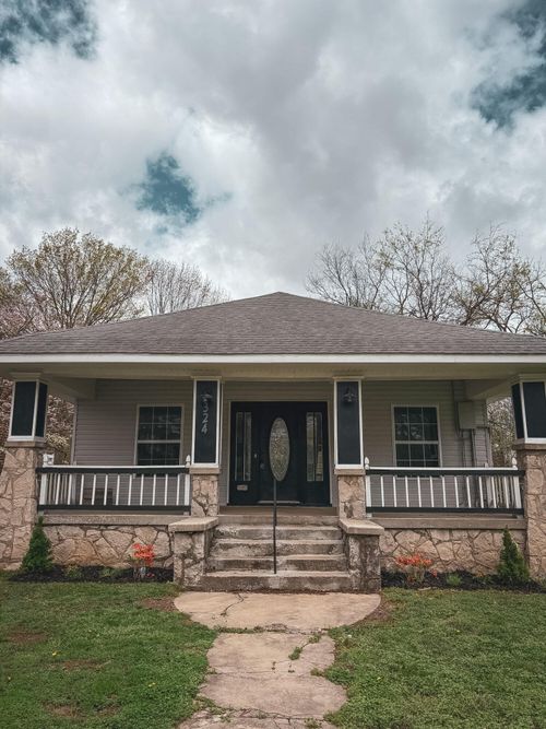 324 Saint Johns St, Neosho, MO, 64850-1924 | Card Image