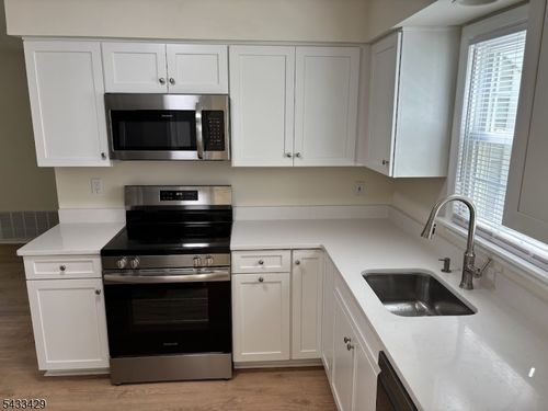 87 Junco Ct, Three Bridges, NJ, 08887-2104 | Card Image