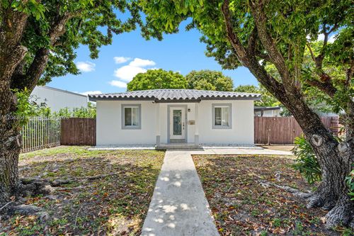 270 Nw 51st Ave, Miami, FL, 33126-5157 | Card Image
