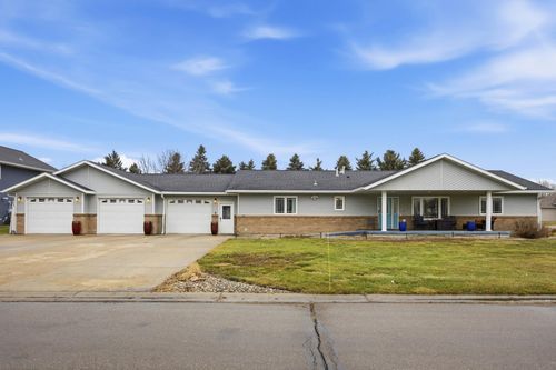 211 Hackberry Court, Kindred, ND, 58051 | Card Image