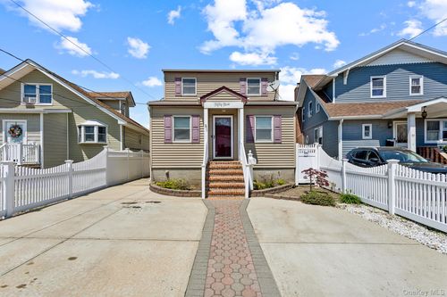 55 West Ave, Lawrence, NY, 11559-1013 | Card Image