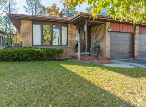 928 Tara Ct, Woodstock, IL, 60098-8882 | Card Image