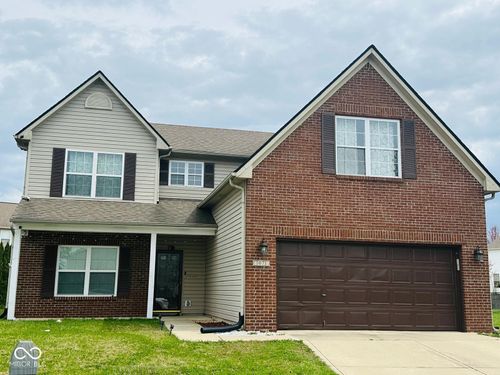 1071 Hazelwood Dr, Greenwood, IN, 46143-7252 | Card Image