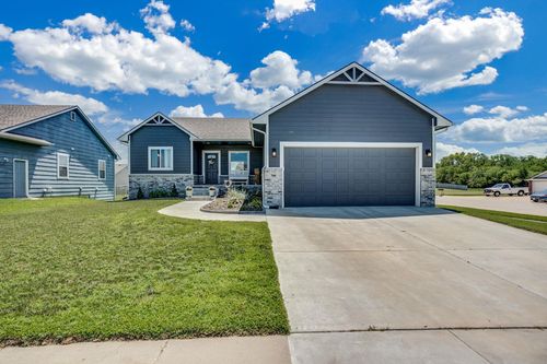 700 N Wakefield Ave, Valley Center, KS, 67147-3205 | Card Image