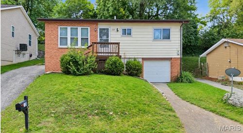 220 Ruggles Rd, Saint Louis, MO, 63135-3142 | Card Image
