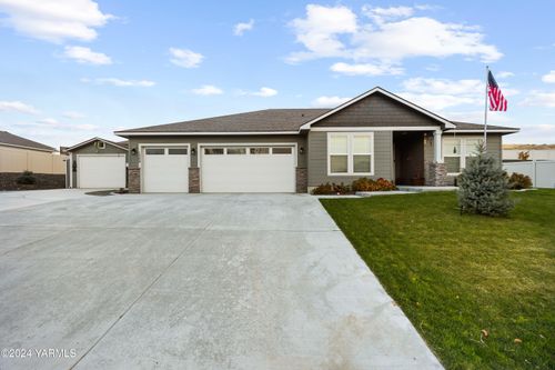 1309 S 38th Ave, West Richland, WA, 99353 | Card Image