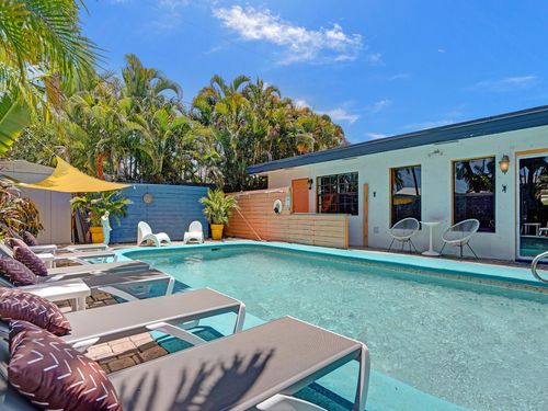 4460 Ne 17th Ter, Oakland Park, FL, 33334-5516 | Card Image