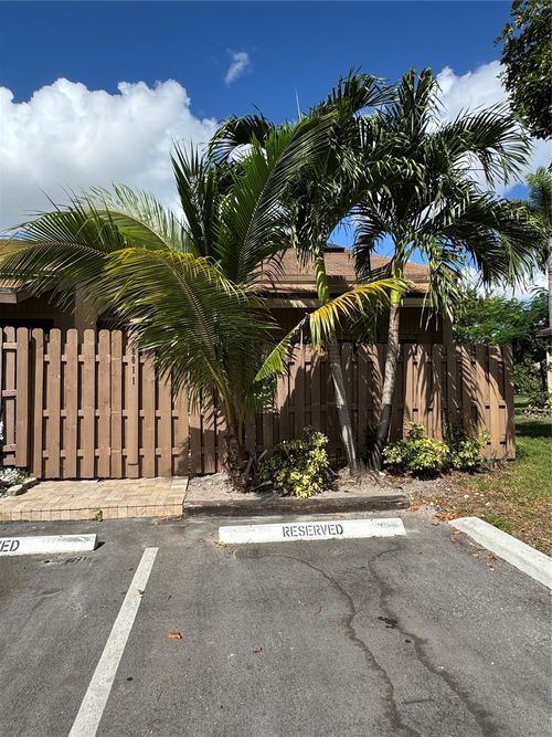 8011-8011 Sw 22nd Ct, Davie, FL, 33324-5513 | Card Image