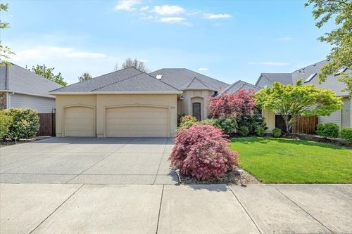 162 Bellerive Dr, Eagle Point, OR, 97524-9637 | Card Image