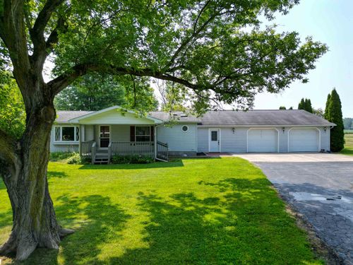 5702 S Shepherd Rd, Shepherd, MI, 48883-9382 | Card Image