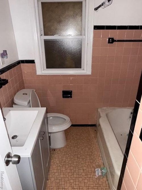 11352 Nottingham Rd, Detroit, MI, 48224-1125 | Card Image