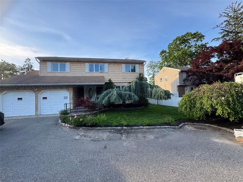 639 Townline Rd, Smithtown, NY, 11788-2819 | Card Image