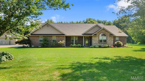 9 Plantation Dr, Sikeston, MO, 63801-8648 | Card Image