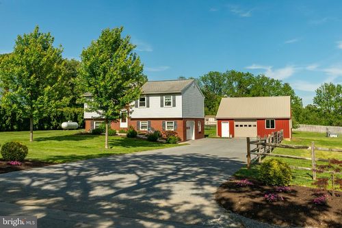 457 Lynch Rd, NEW HOLLAND, PA, 17557-9568 | Card Image