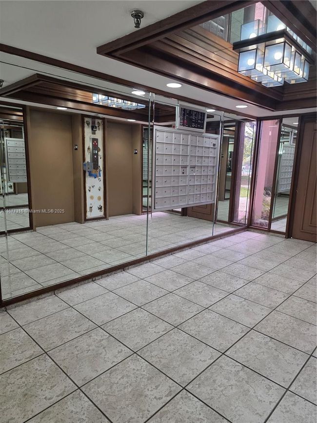 APT-215 - 661 Ne 195 Th St, Condo with 2 bedrooms, 2 bathrooms and null parking in Miami FL | Image 11