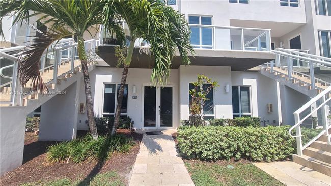 104 - 6415 Nw 102nd Path, Condo with 3 bedrooms, 2 bathrooms and null parking in Doral FL | Image 1