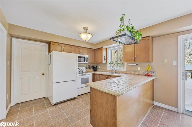 11 Maple Crt, House other with 3 bedrooms, 3 bathrooms and 8 parking in Coldwater ON | Image 16