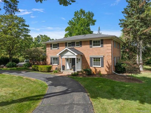 3340 Kernway Dr, Bloomfield Hills, MI, 48304-2437 | Card Image