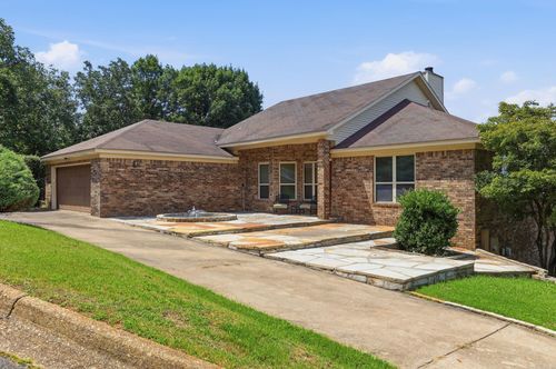 2 Greathouse Bend Dr, Little Rock, AR, 72207-1608 | Card Image