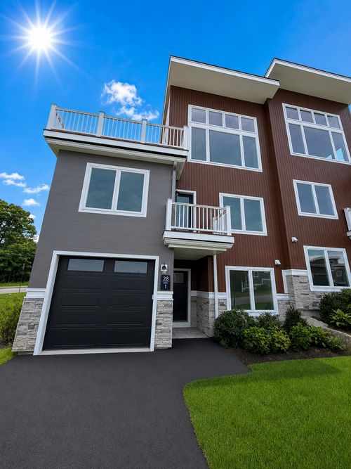 1-28 Vantagepoint Dr, Laconia, NH, 03246-4304 | Card Image