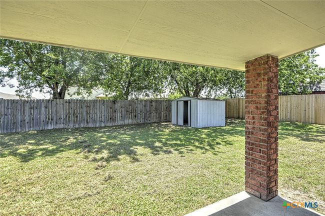 Back patio (covered) | Image 31