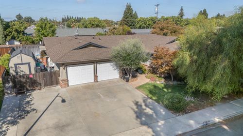 695 Camellia Street, Turlock, CA, 95380 | Card Image