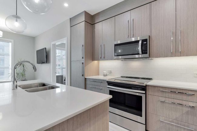 205 - 383 Smith Street Nw, Home with 2 bedrooms, 2 bathrooms and 1 parking in Calgary AB | Image 7