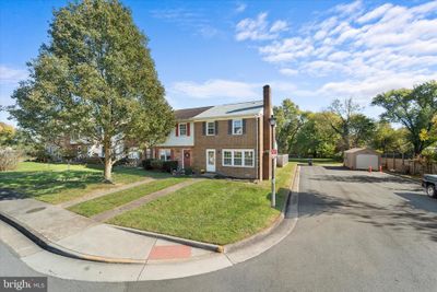 44 Park Place, Townhouse with 3 bedrooms, 1 bathrooms and null parking in LOVETTSVILLE VA | Image 2