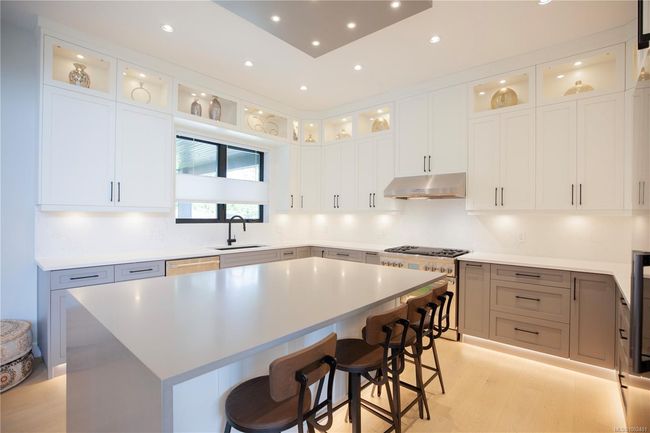 850 Snowdrop Ave, House other with 6 bedrooms, 6 bathrooms and 5 parking in Victoria BC | Image 10