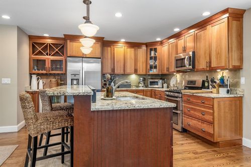 24 Drinkwater Road, Exeter, NH, 03833 | Card Image