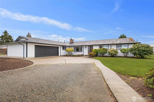 811 16th St Nw, Puyallup, WA, 98371-3975 | Card Image