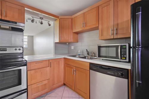 apt-407-211 Ne 8th Ave, Hallandale Beach, FL, 33009-3583 | Card Image