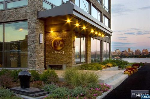 9 Somerset Ln, Edgewater, NJ, 07020-2401 | Card Image