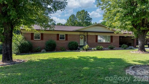 402 Dogwood Dr, Hickory, NC, 28601-7183 | Card Image