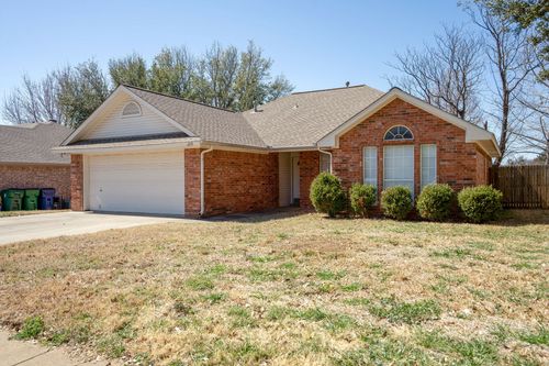 215 Linda St, Aubrey, TX, 76227-4613 | Card Image