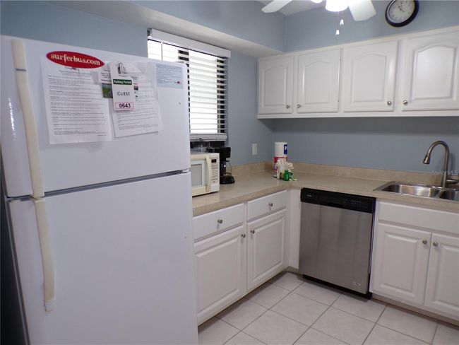 UNIT-207 - 1801 Gulf Dr N, Condo with 2 bedrooms, 2 bathrooms and null parking in BRADENTON BEACH FL | Image 12