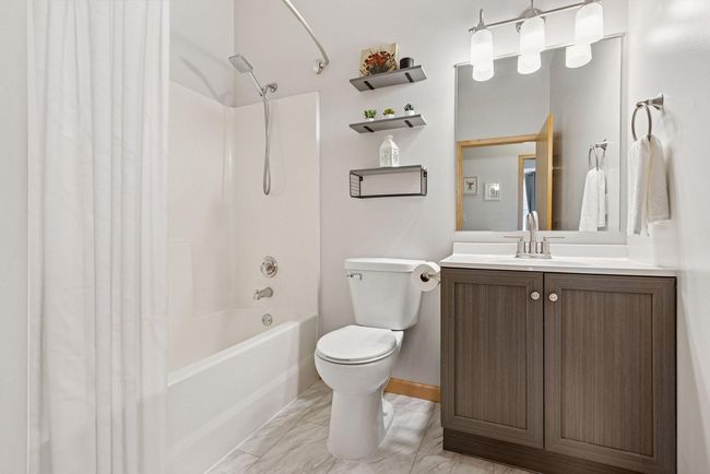 Second bedroom with lots of light | Image 13